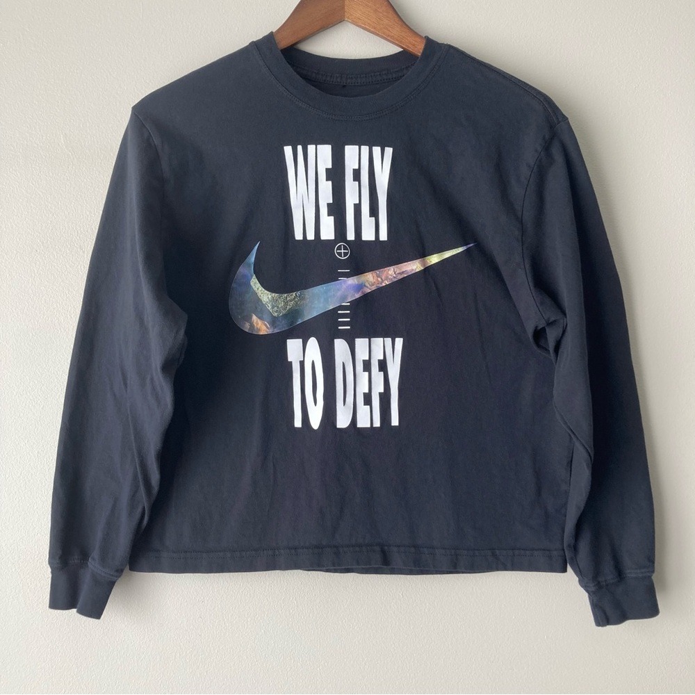 Nike We Fly To Defy Long Sleeve Graphic Tee Black Iridescent‎ Swoosh Small